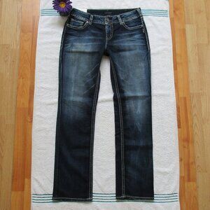 New SILVER JEANS Size 32 Curvy Straight Suki Denim